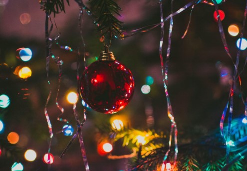 Choosing the Perfect Pre-Lit Christmas Tree for Your Home